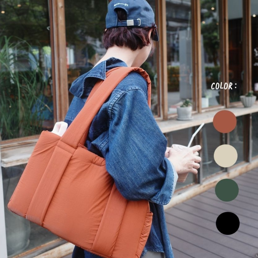 Hot dog fluffy bag (Gen2) จาก WHITEOAKFACTORY กระเป๋า กระเป๋าสะพาย กระเป๋าจัดระเบียบ