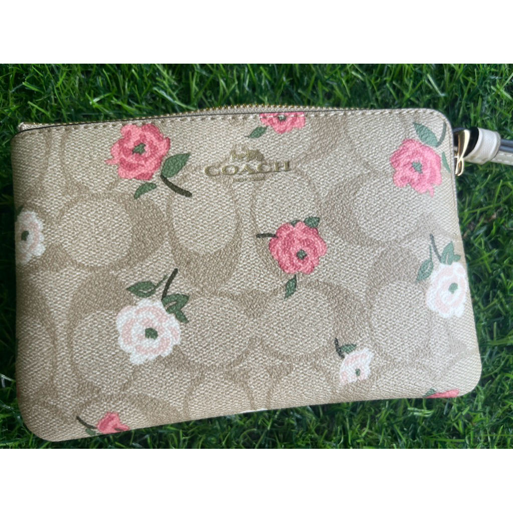 ลดด่วน ⁉️coachซิป s ลายดอกชมพูขาว
