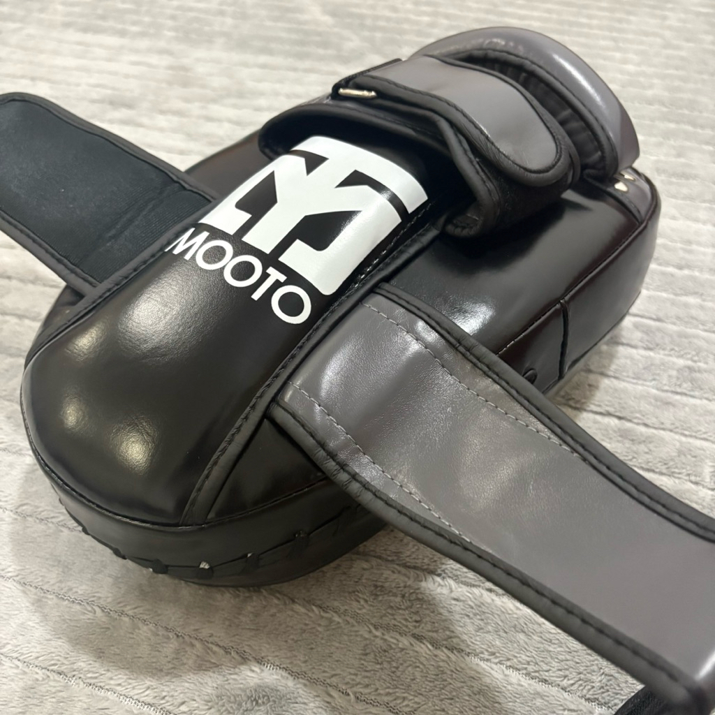 G3B# เป้าโค้ง MOOTO สีดำรุ่นใหม่ โมโต เป้าล่อเตะ เป้าล่อชกมวย เทควันโด นวมชกมวยไทย KICKING PADS THAI BOXING TAEKWONDO