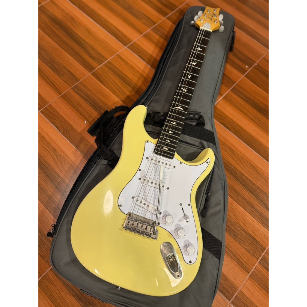 กีตาร์ไฟฟ้ามือสอง PRS SE Silver Sky Moon White