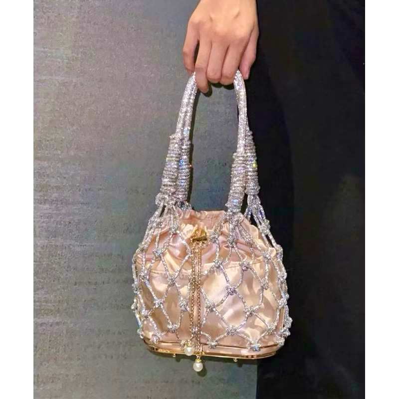 (พร้อมส่ง✨) กระเป๋าเพชร สายเพชร เล่นไฟสุดๆ พร้อมถุงสีทอง (ล็อคสุดท้ายหมดแล้วหมดเลยค่ะ)