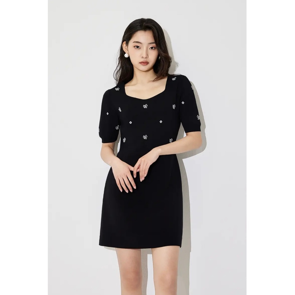 【ใหม่】 จัดส่งทันที M-4XL ชุดสาวอวบ สีดำสวยหวานเดรสสั้น เดรสแต่งโบว์ ทรงน่ารัก ชุดสาวอวบ ผ้าสวยทรงเป๊ะ สไตล์ลำลอง