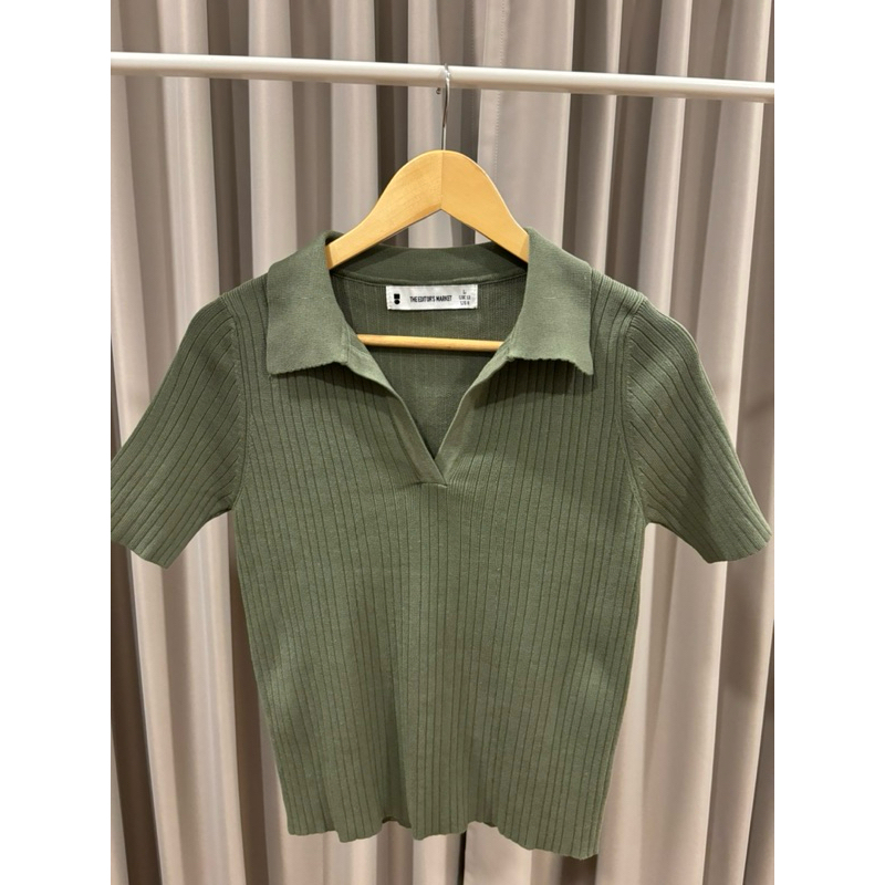 เสื้อครอป Knit คอปก สีดำ ยี่ห้อ The Editor’s Market