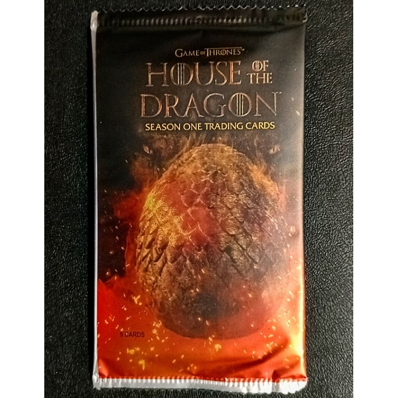 (Sealed Pack) ซองสุ่มลุ้นการ์ดลายเซ็น/ชิ้นส่วนเสื้อผ้านักแสดง HOUSE OF THE DRAGON SEASON 1 TRADING CARD (HOTD)