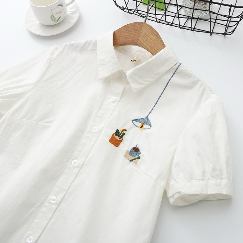 เสื้อเชิ้ตแขนสั้น สีขาว ทรงตรง COTTON 37-40“ (ไม่เย็บตะเข็บเข้ารูป) ผ้าคอตตอน ปักลาย เสื้อทำงานผู้หญิง Herbie Style