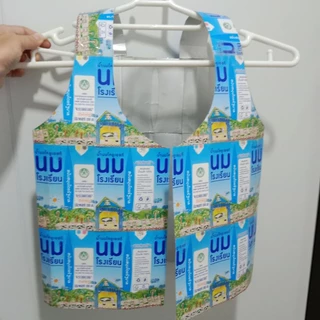 เสื้อกั๊ก ทำจากกล่องนม เป็นงานแฮนด์เมด ติดประกอบกันด้วยเทปใส