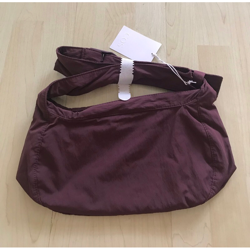 พร้อมส่ง * กระเป๋า Cos Crossbody Saddle Bag - Nylon ของแท้ 100%