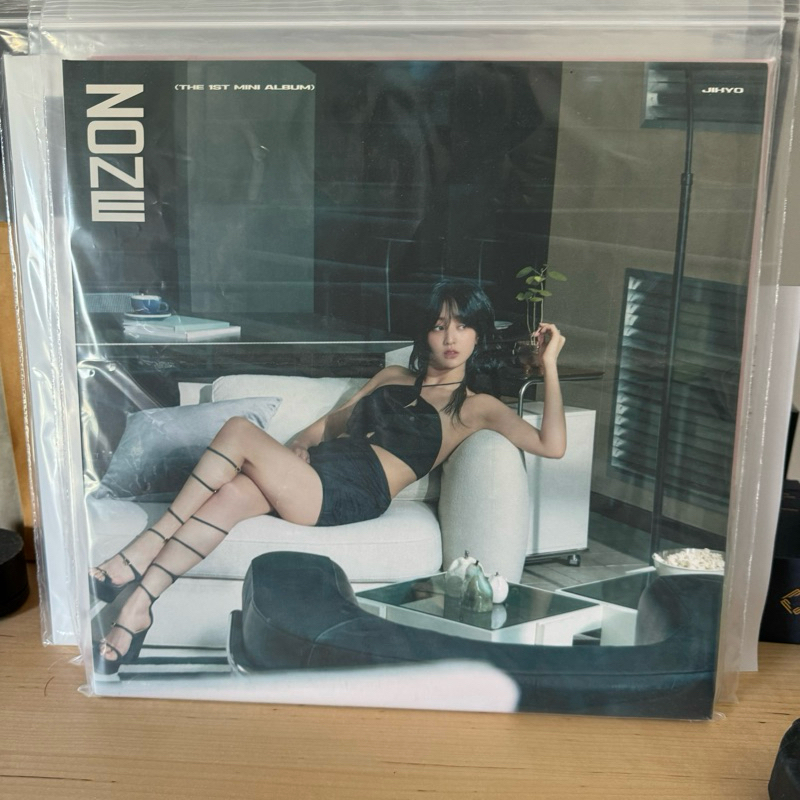 แผ่นเสียง : JIHYO (TWICE) - ZONE