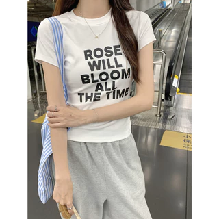 Lalisa พร้อมส่ง🎀เสื้อครอปท็อป🍒แขนสั้น เสื้อยืดคอกลม พิมพ์ลายตัวอักษร เสื้อรัดรูป สไตล์เกาหลี แฟชั่นฮาราจูกุ สไตล์วินเทจ