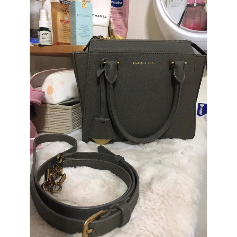 กระเป๋า charles&keith