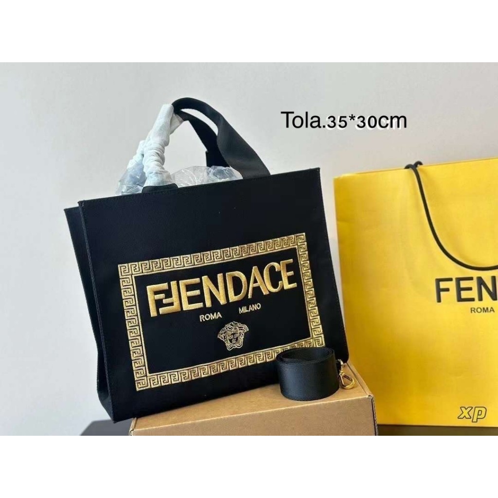 กระเป๋า Fendi สะพายข้างใช้ได้ทั้งผู้หญิงผู้ชายไซส์ 35*30CM