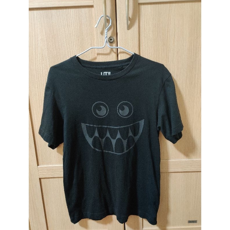 เสื้อยืด Uniqlo UT Monsters,inc. Size (XS) มือสอง