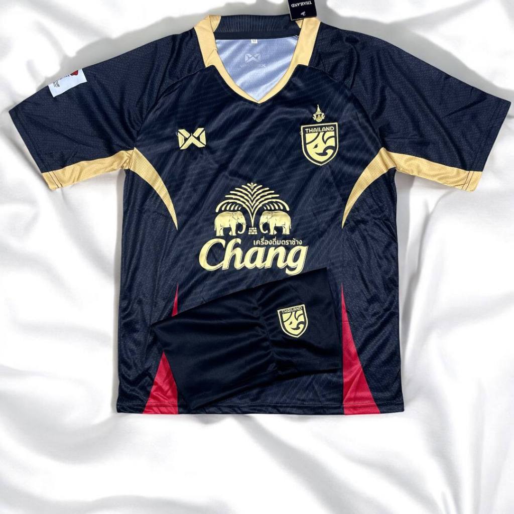 เสื้อฟุตบอล ทีมชาติไทย เสื้อพร้อมกางเกงชุดกีฬาใหม่ล่าสุด 2024 กับ 2025 เนื้อผ้าดีใส่สบาย