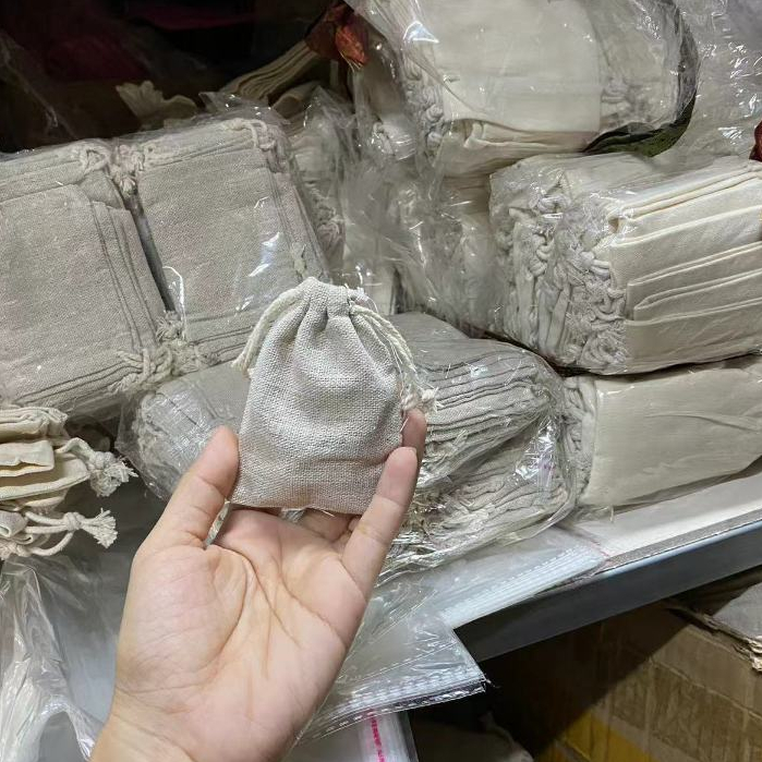 ✅แพ็ค50ใบ✅พร้อมส่ง..ถุงหุรูด ผ้าดิบ ใส่ของ ใส่เครื่องหอม เครื่องประดับ ของชำร่วย ขนาดเล็ก (8*10ซม.)สีธรรมชาติ