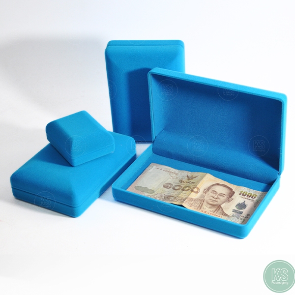 กล่องกำมะหยี่สีฟ้าแบบปูเรียบใส่ พระเครื่อง เหรียญ เข็มกลัด ของชำร่วย ธนบัตร เครื่องประดับ ทอง ได้อเนกประสงค์