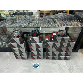 ปักข้างเทาโลโก้แดง ดำโลโก้แดง เทาโลโก้เงิน ดำโลโก้เงิน ผ้าเบ…