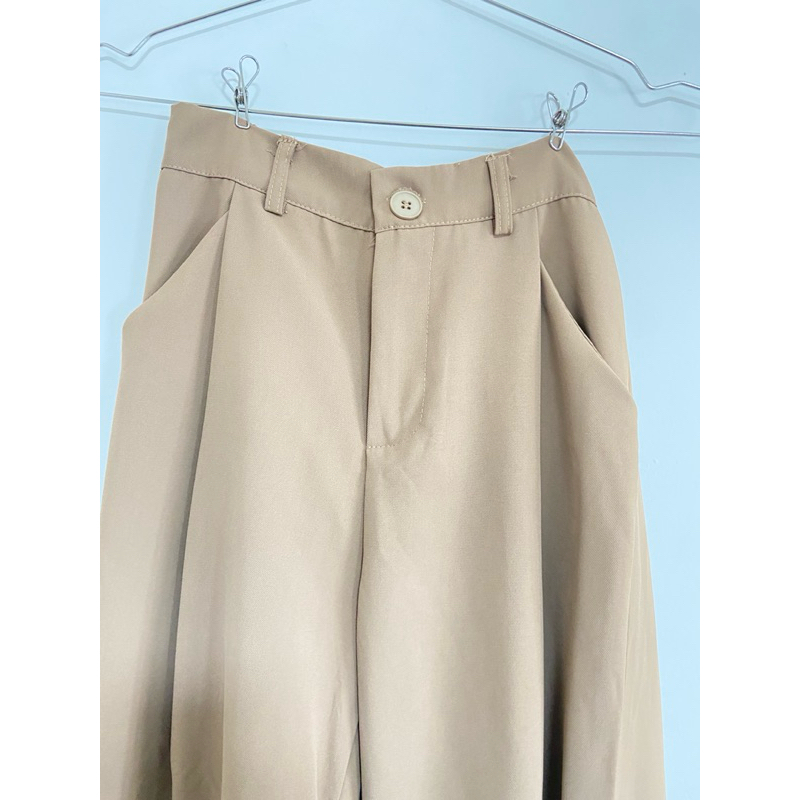 #กางเกงมือสอง ป้าย Friday ‘s Project COZY PANTS กางเกงดีเทลกระดุมหน้า สีน้ำตาลอ่อน