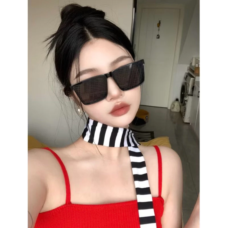 แว่นกันแดดแฟชั่น กรอบสี่เหลี่ยมใหญ่ ย้อนยุคสีดำ ป้องกันรังสียูวี สวยงามคุณภาพสูง สไตล์เกาหลีผู้ชาย/หญิง สวมใส่ได้ทุกวัย