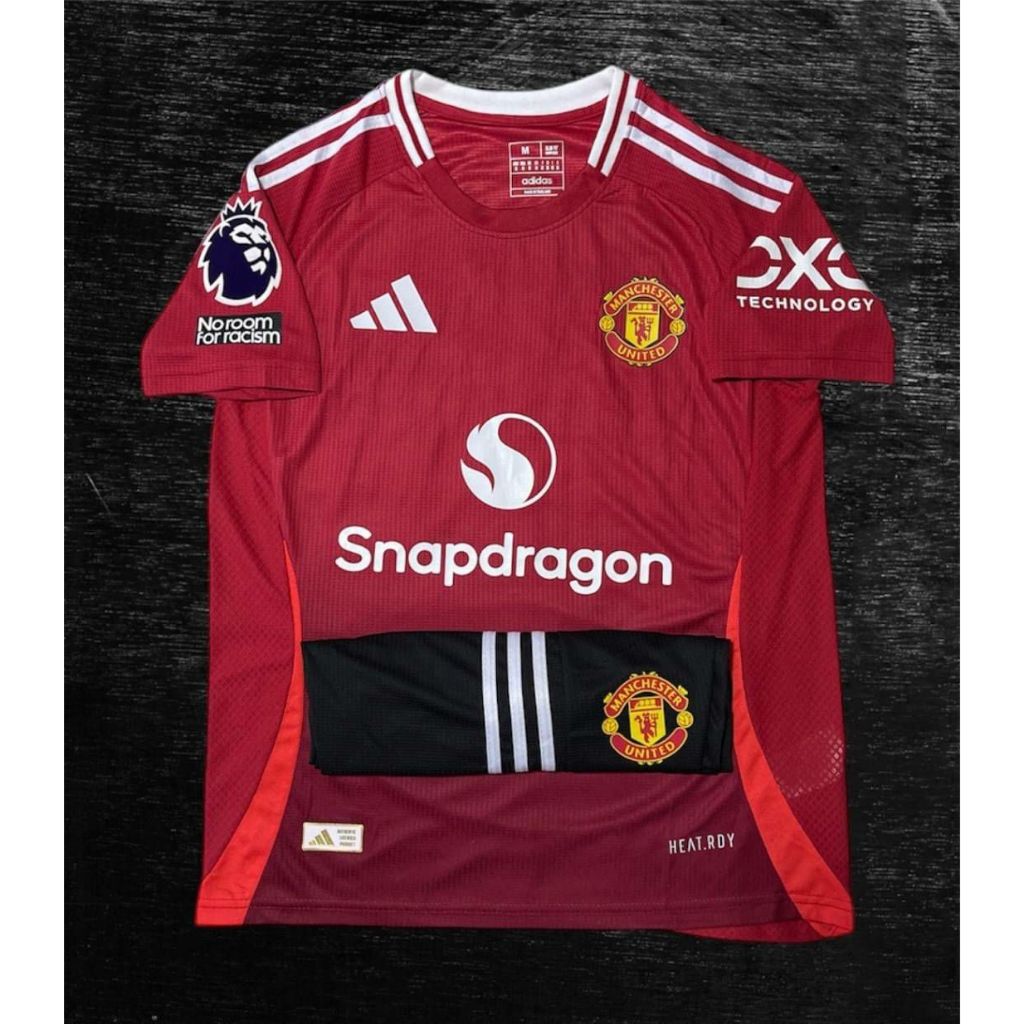 เสื้อแมนยูเกรด AAA ชุดฟุตบอลเกรดนักเตะ2024 งานแท้100% เนื้อผ้าหนา คอวีขอบยางยืดนุ่มอย่างดี พร้อมกางเกง มีอาร์มแขน