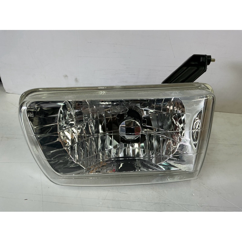 โคมไฟหน้า TOYOTA  HILUX TIGER ปี99-01 (ตราเพชร)