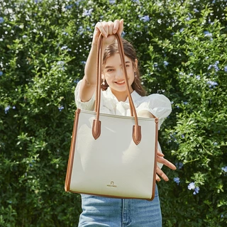 AGE FREE Sillica Bag กระเป๋าสะพายไหล่ผู้หญิงทรงสามเหลี่ยม กระเป๋าไหล่ของผู้หญิง tote bag
