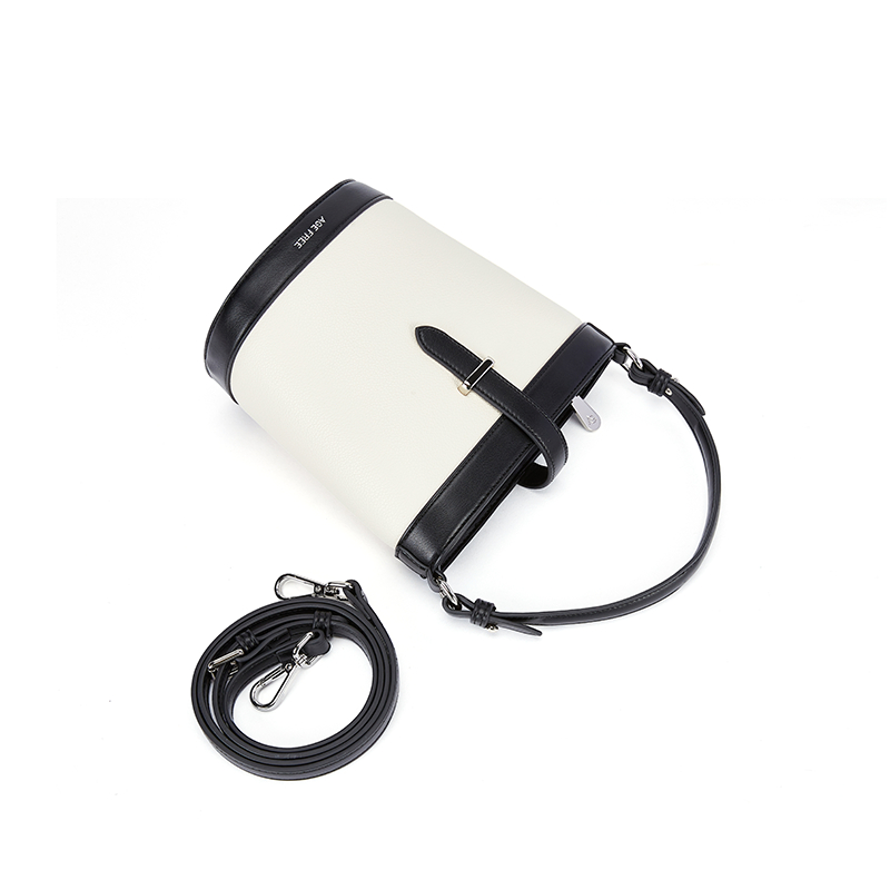 AGE FREE Lisa Bag กระเป๋าทรงถัง กระเป๋าใต้วงแขนของผู้หญิงที่หรูหราอเนกประสงค์ อเนกประสงค์