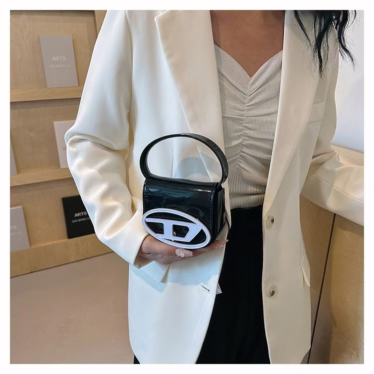 กระเป๋าแฟชั่น กระเป๋าสะพายสายโซ่ กระเป๋ามินิมาใหม่ เหมาะสำหรับผู้หญิง