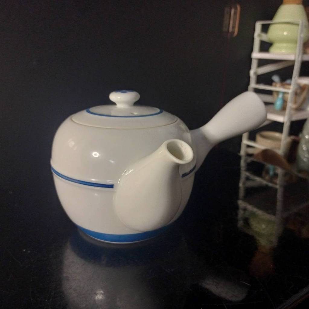 Teapot Kyusu Japanese Tea White with blue lines 300 ml.