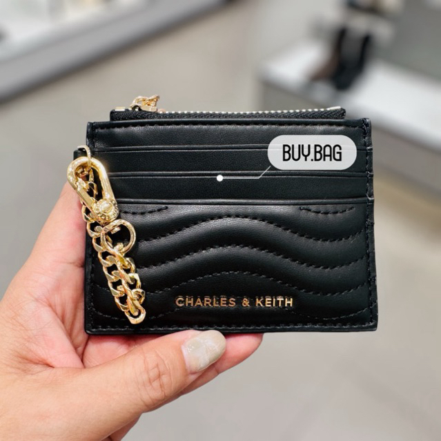 CHARLES & KEITH (ใช้โค้ดลด30% ) CK6-50840458-1 กระเป๋าใส่บัตร card holder ของแท้จากช็อป100%