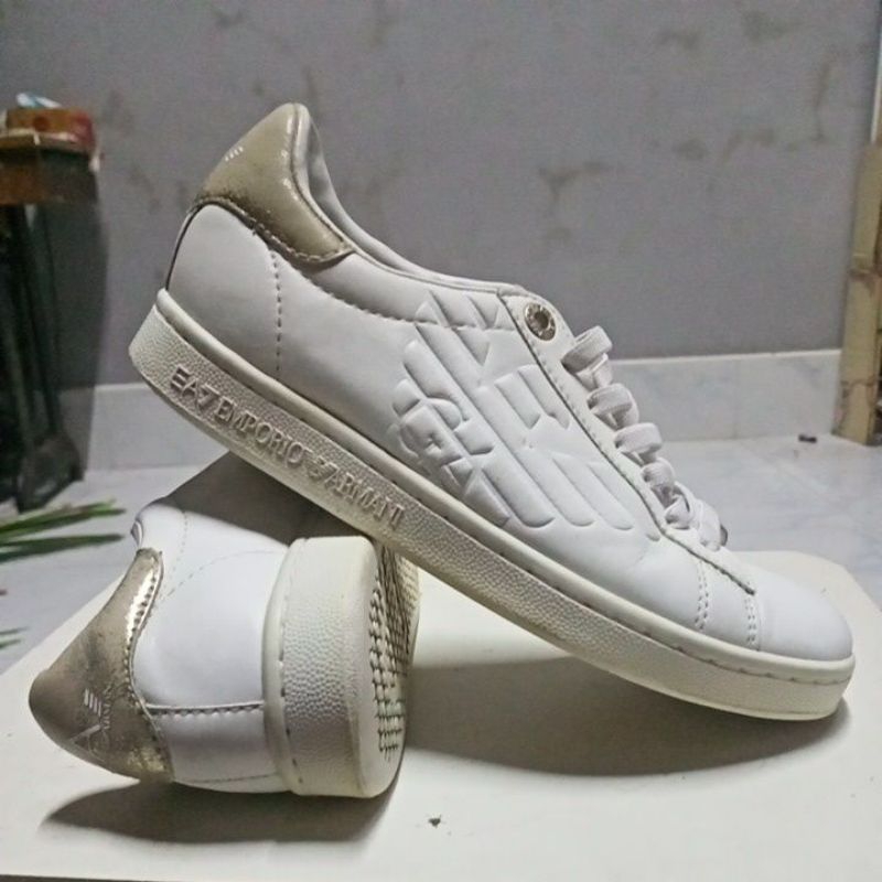 รองเท้าผ้าใบหนังสีขาว Emporio Armani Ea7