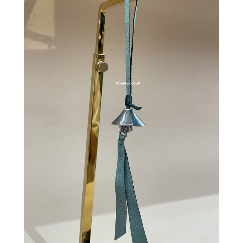 Songmont Charm - รุ่น Listen to pine bells ที่ห้อยกระเป๋าแบรนด์ Songmont ของแท้ 100% จากช้อป