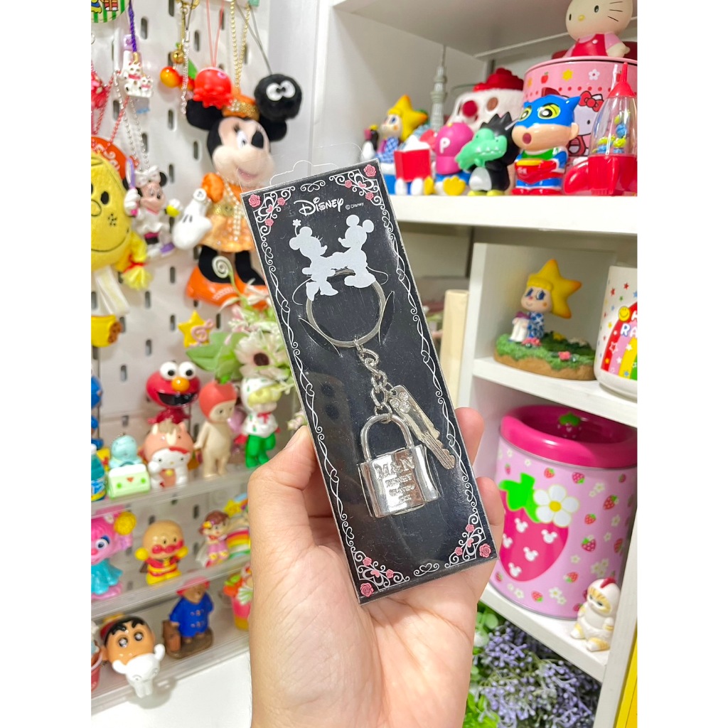 พวงกุญแจโลหะรูปกุญแจ Mickey and Minnie Mouse ของเเท้จากญี่ปุ่น🇯🇵