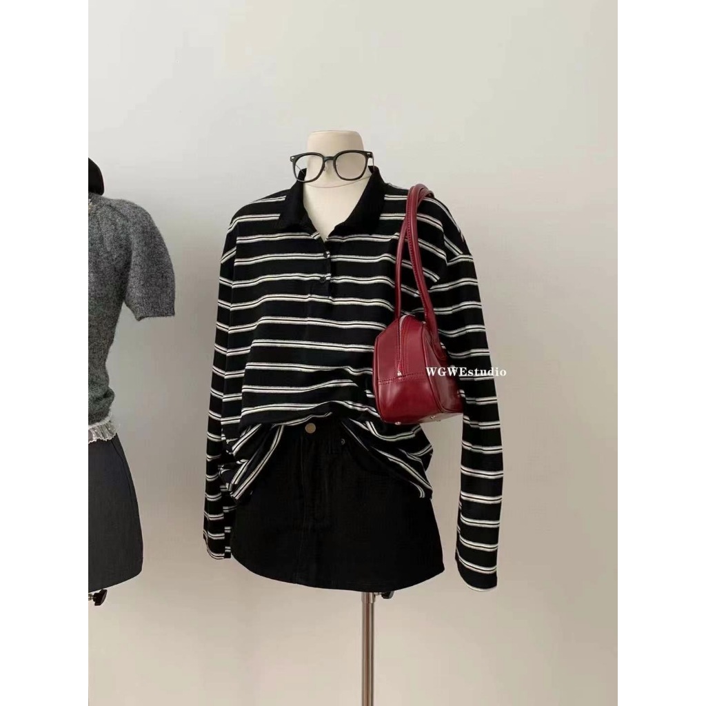 พร้อมส่งtag ป้ายwgwe เสื้อแขนยาวโอเวอร์ไซส์ คอปกโปโลลายริ้วดำปัก แมทซ์ง่ายใส่สบายสุด 9880