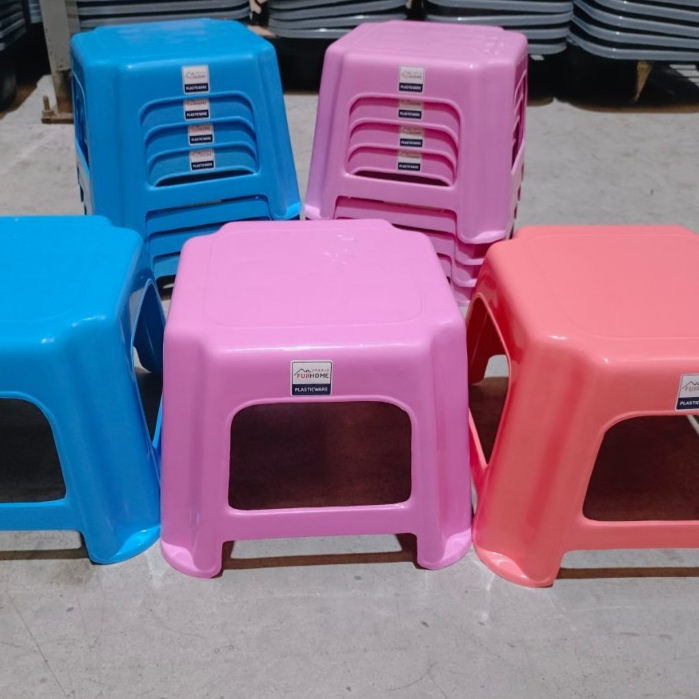 Eskimo เก้าอี้พลาสติก เก้าอี้ซักผ้ากันลื่น รับน้ำหนัก 80 kg. เก้าอสีสดใส  ST004 ขนาด 27 x 27 x 21 cm. กันลื่น แข็งแรง