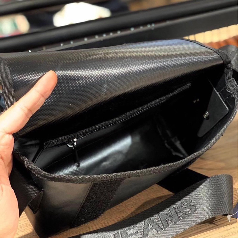 พร้อมส่ง กระเป๋าสะพายข้าง Mc Jeans งานแท้ 100% รุ่นขายดี สายปรับความยาวได้ ราคา ถูกที่สุด ดีลบีเคเค แกลเลอรีภาพที่ 7