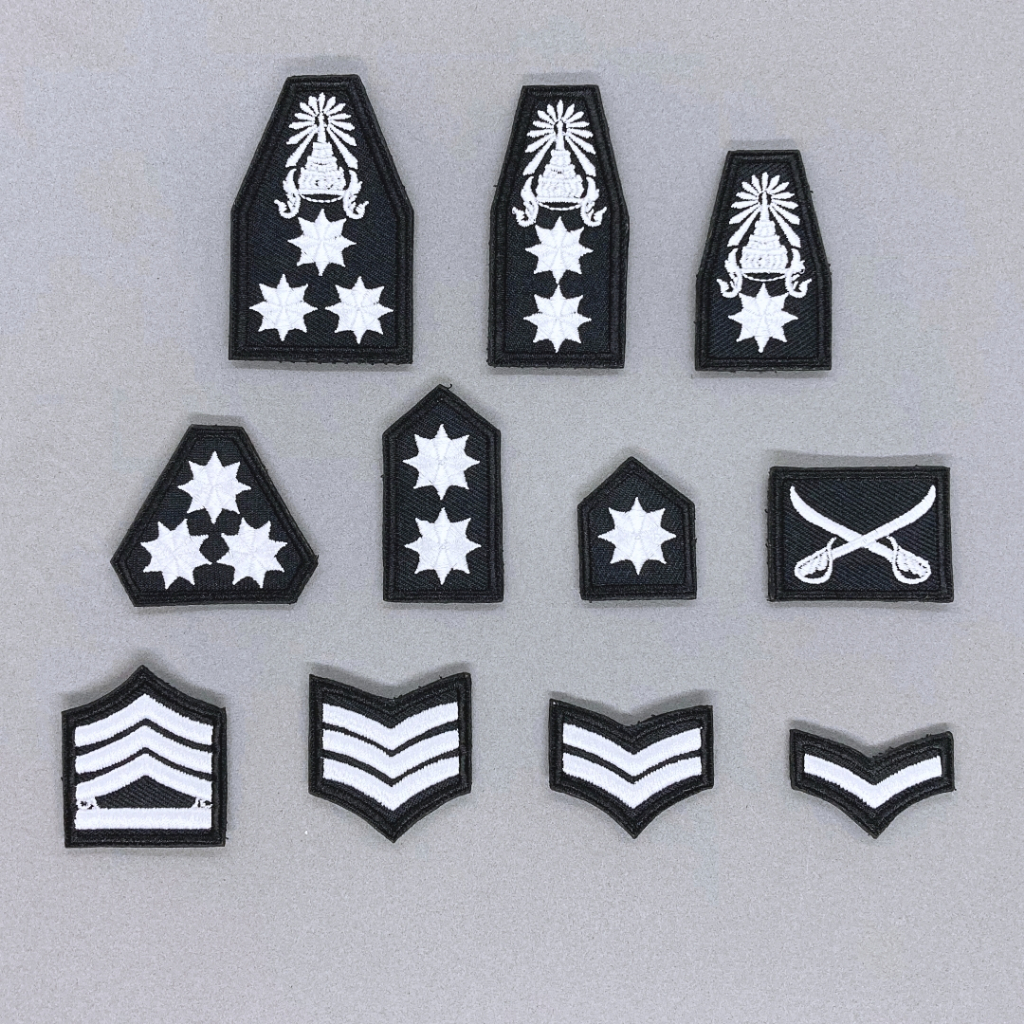 ยศตำรวจ ผ้าดำปักขาว อาร์มยศตำรวจ สำหรับชุดเวส ชุดฝึก ชุด คฝ เสื้อกั๊ก มีทั้งแบบติดและไม่ติดตีนตุ๊กแก