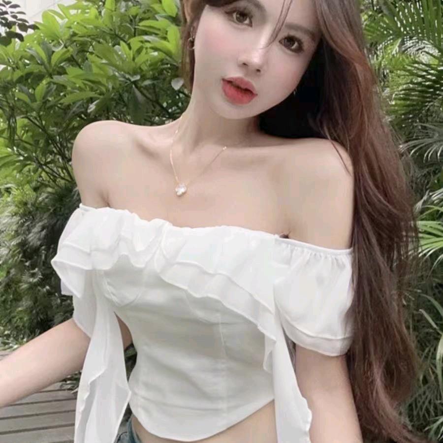 เสื้อครอปปาดไหล่ได้ ติดแมงกระพรุนด้านล่าง สวยสับแบบผู้ดี