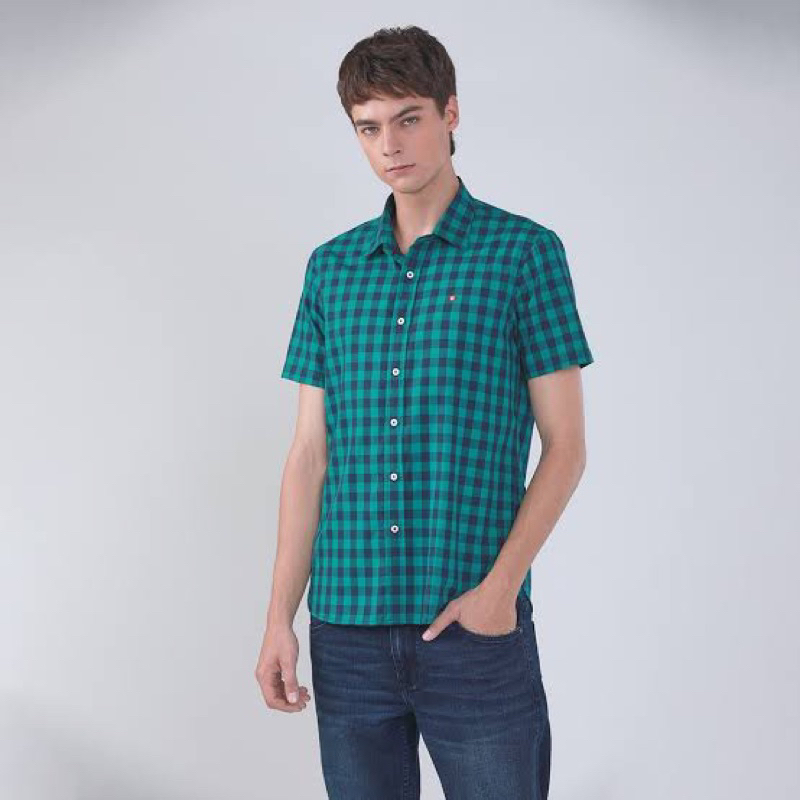 John Henry เสื้อเชิ้ตผู้ชายแขนสั้น ทรงเข้ารูป รุ่น JH F523MSSSM76 สีเขียว ป้าย 1,690 มีโค้ดลดเพิ่ม