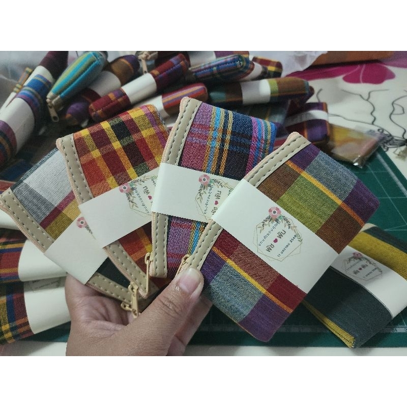 กระเป๋าขอบหนัง​ลายผ้าขาวม้าฟรีป้ายคาด