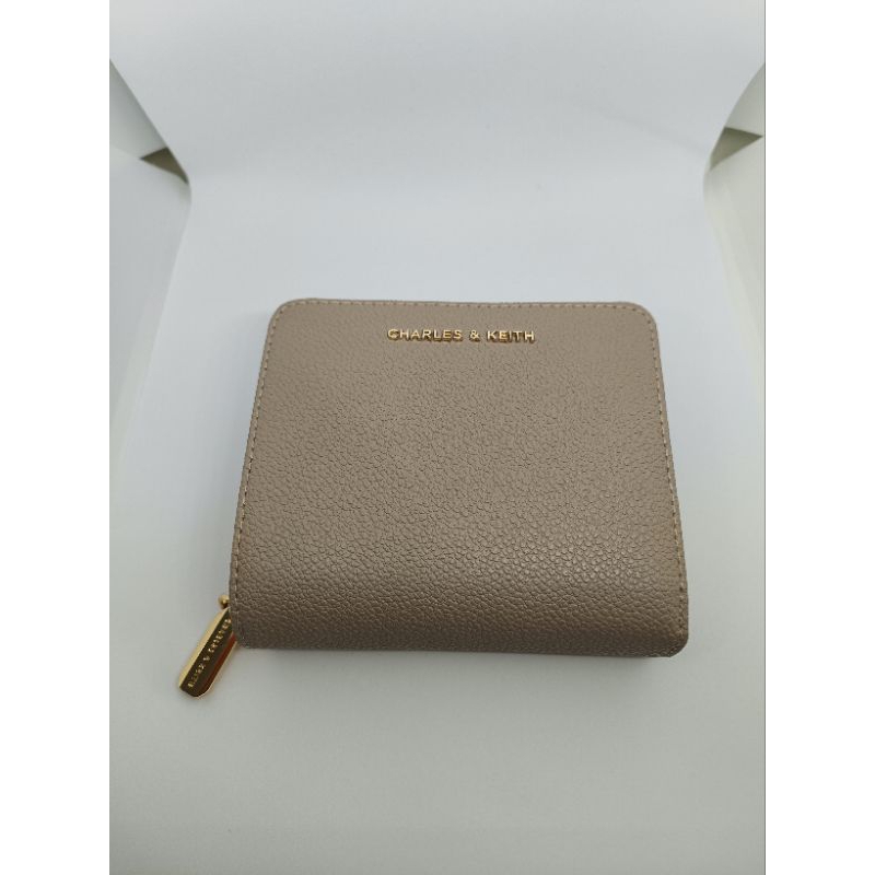 กระเป๋าสตางค์charles&keith