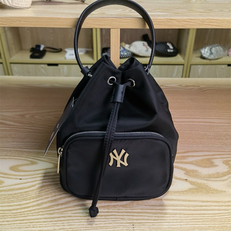 ส่งต่อ กระเป๋า MLB NY UNISEX CURVED CAPNY NEW YORK YANKEE กระเป๋าทรงขนมจีบสพายหลังเเละถือ