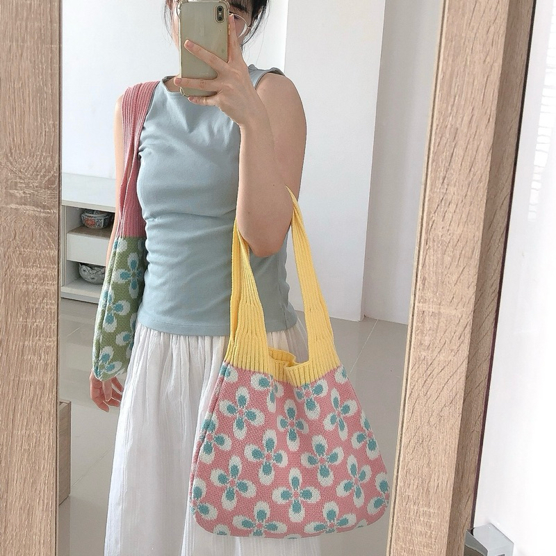 MOMOKA.KNIT🍑 กระเป๋าผ้าไหมพรม Tote Bag ถักลายดอกไม้🌸