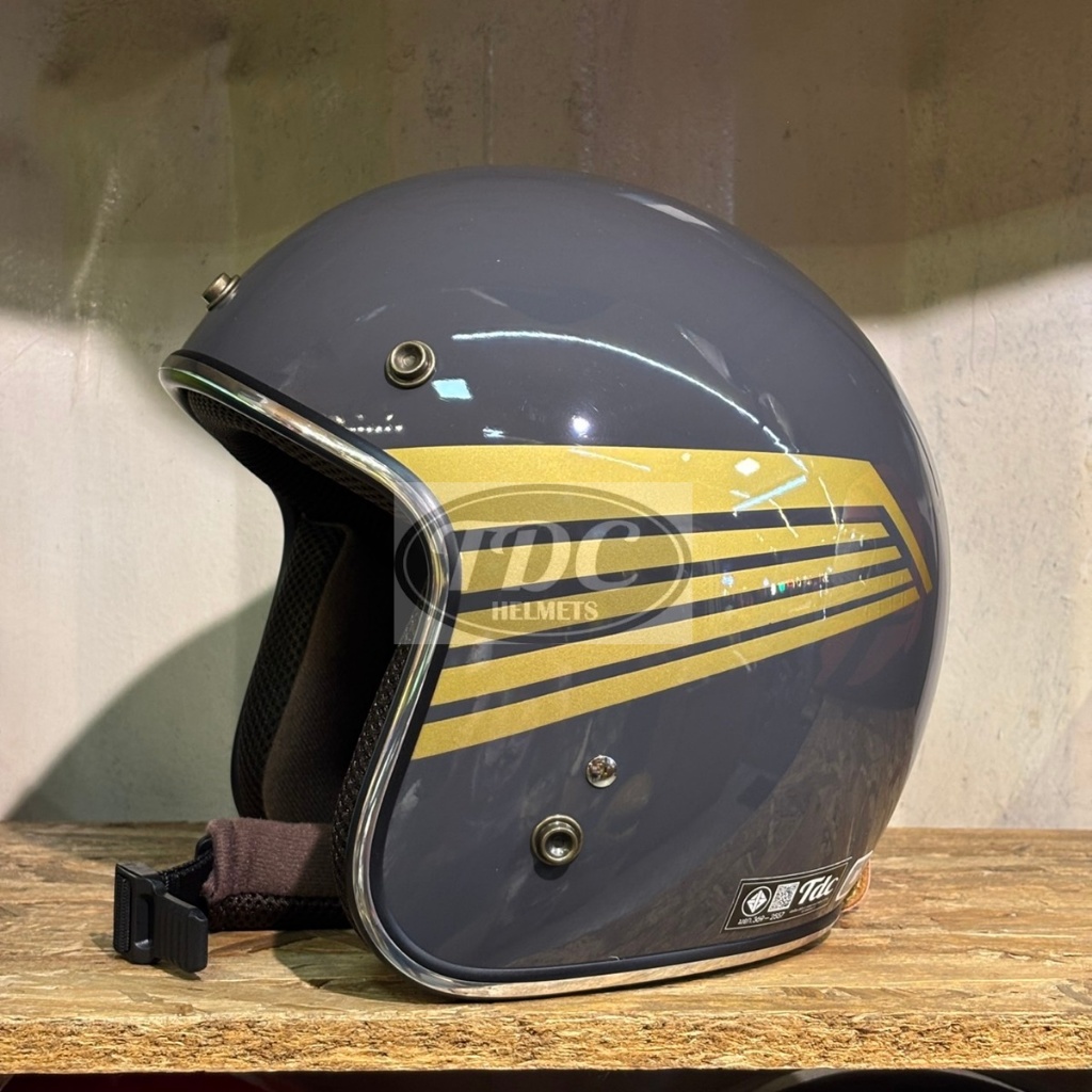 หมวกกันน็อค คลาสสิค วินเทจ TDC HELMET ลายปีกนก (TDC Wing) มีแก๊ปให้ เลือกไซส์ได้