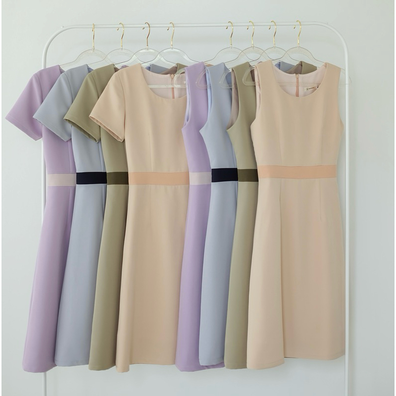 เดรสคอกลมทรงเอตัดสีเอว สีพื้นผ้าเปเป้ ไซส์รูป2-4 นะคะ ไม่รับปรับไซส์
