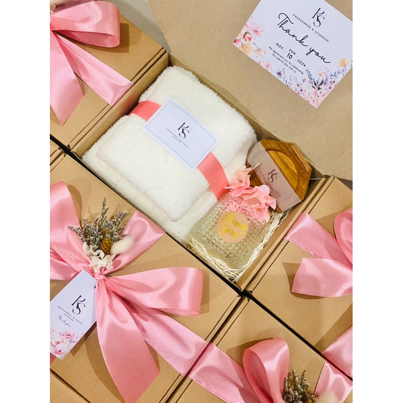 🎁ชุดของขวัญ ของรับไหว้ เซ็ตผ้าเช็ดตัว+ผ้าเช็ดผม+แก้วคอกเทล+ที่รองแก้ว 💗ตกแต่งป้ายชื่อ ช่อดอกไม้ฟรี งานเกษียณ งานแต่งงาน