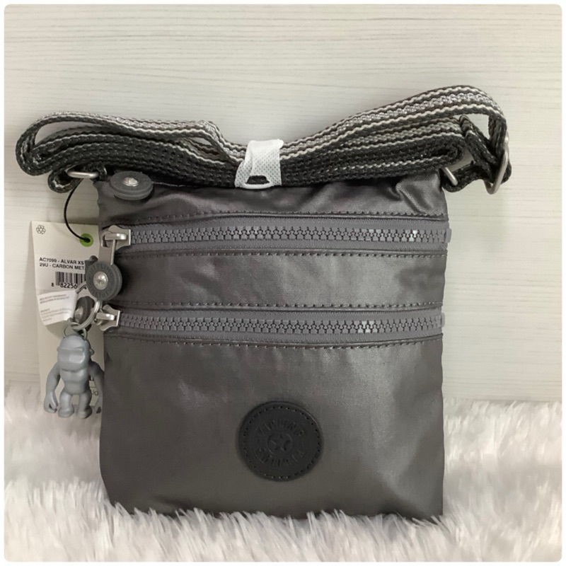 Kipling Alvar XS @ Carbon Metallic ของแท้