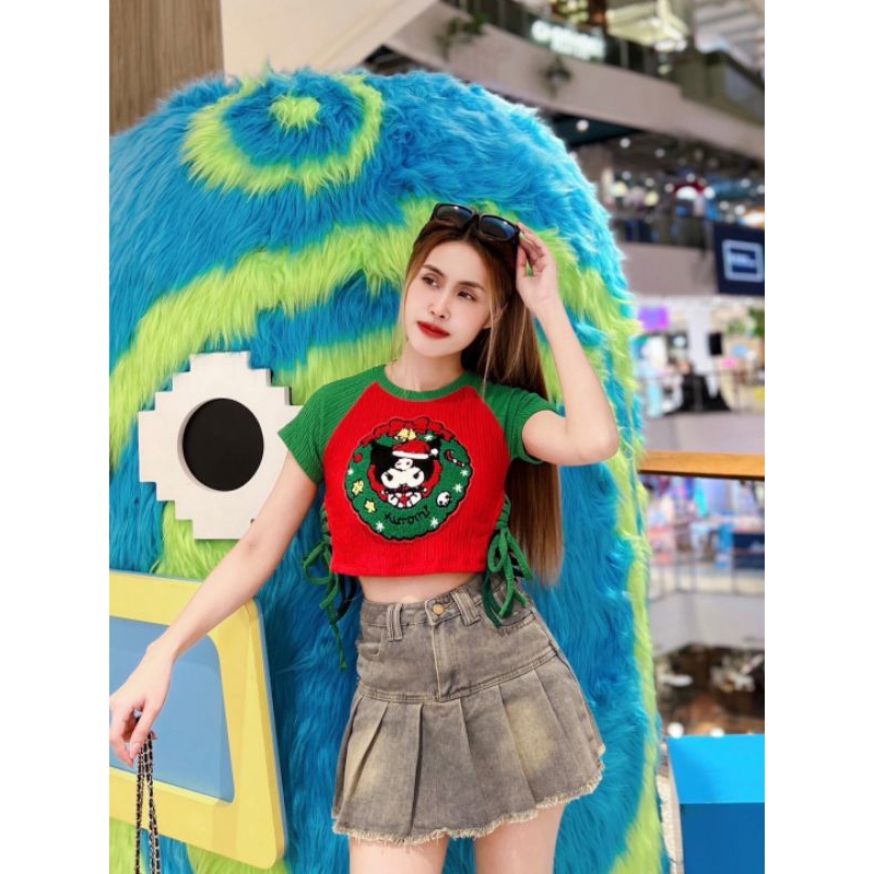 Cotton เสื้อครอปแขนสั้นปักลายคริสมาสต์