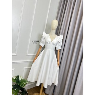 BT 03-7752 เดรสยาวคลุมเข่าดีเทลคอวีแต่งซีทรูตรงกลาง รอบคอแต่…