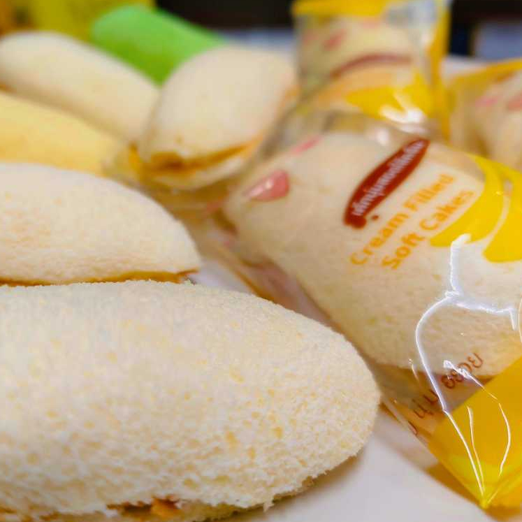 ขนมเค้กฟองน้ำ โตเกียวบานาน่า สอดไส้ครีมกล้วยหอม กล่องเล็ก บรรจุ 4 ชิ้น (180 กรัม)