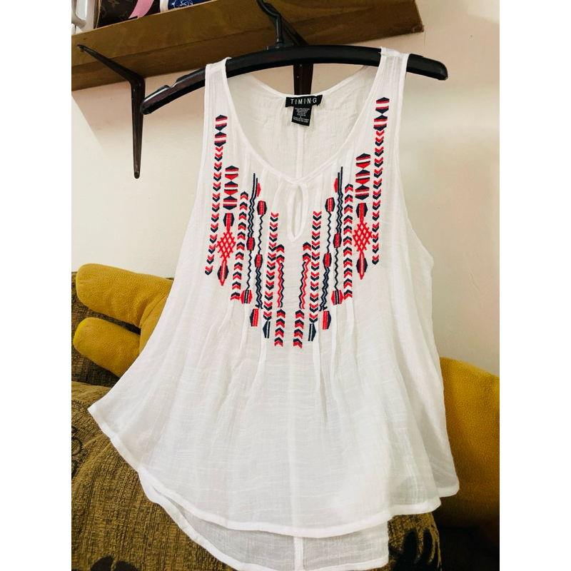 เสื้อแจนกุดสีขาว พริ้ว มือสอง T.I.M.I.N.G 60%POLYESTER 40%RAYON SIZE L อก 36“ ยาว 24” ผ้าทิ้งตัว สวย